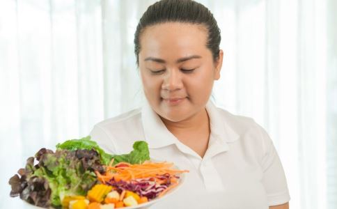 5个瑜伽动作让你“胸”起来！