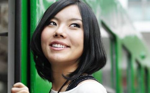 丰胸按摩方法 大胸小胸按出好曲线