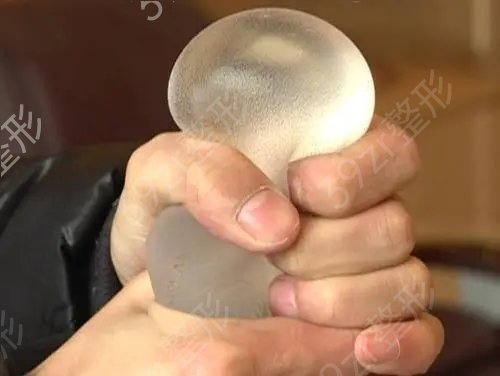 硅胶假体隆胸必须要注意的事项有哪些？